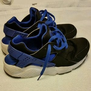 💙Black Nike Hauraches💙
